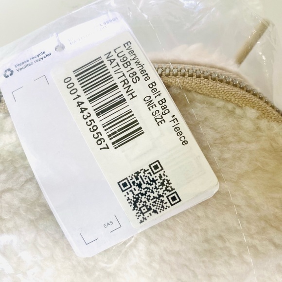 Lululemon Everywhere Fleece Belt Bag - Picture 3 of 5
